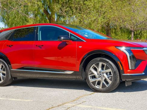 New 2025 Cadillac Optiq Luxury 1 image 7