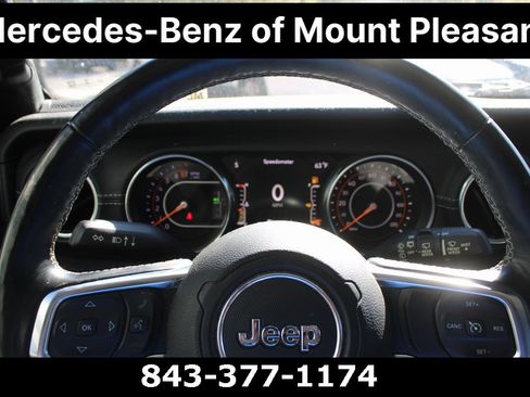 Used 2018 Jeep Wrangler Unlimited Sahara image 25