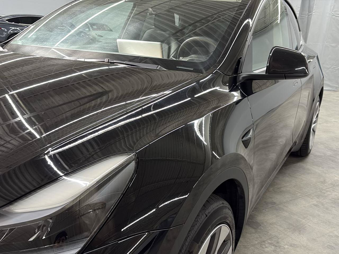 Used 2022 Tesla Model Y Long Range AWD/4WD image 2