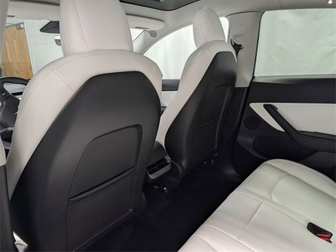 Used 2022 Tesla Model Y Performance image 12