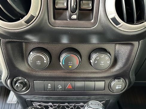 Used 2016 Jeep Wrangler Unlimited Sport w/ Quick Order Package 24S AWD/4WD image 18