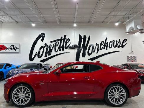 Used 2022 Chevrolet Camaro LT RWD image 2