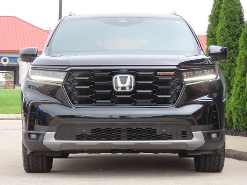Used 2024 Honda Pilot TrailSport image 6