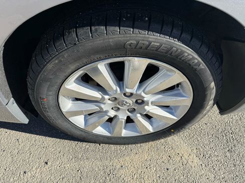 Used 2012 Toyota Sienna XLE w/ Premium Pkg AWD/4WD image 15