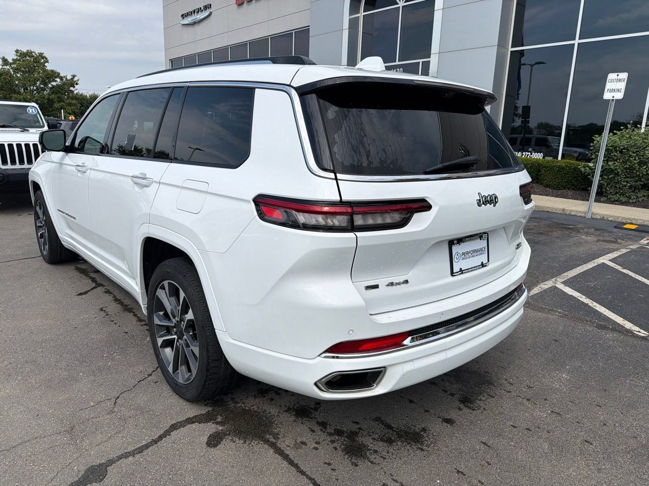 Used 2022 Jeep Grand Cherokee L Overland w/ Advanced Protech Group III AWD/4WD image 7