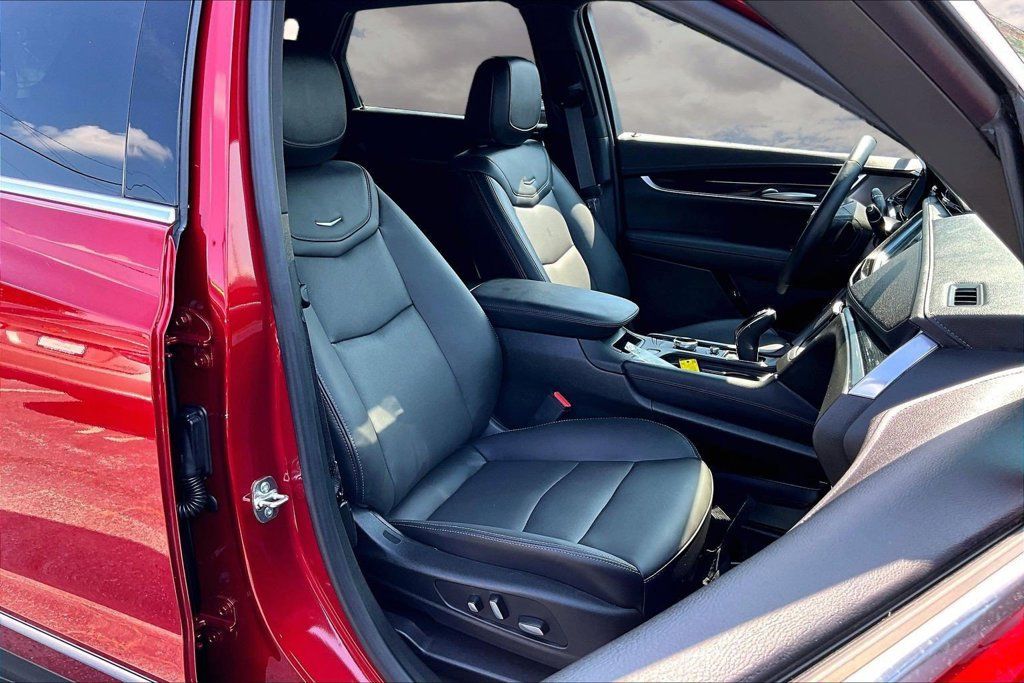Certified 2026 Cadillac XT5 Premium Luxury w/ Driver Assist Package AWD/4WD image 29