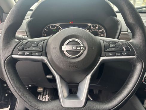 Used 2025 Nissan Altima 2.5 SV FWD image 27