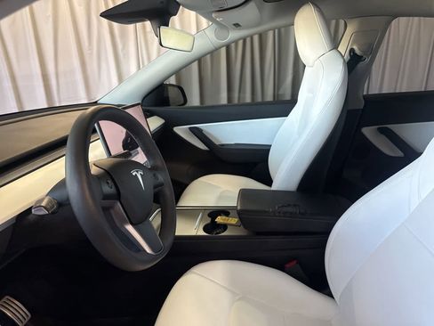Used 2022 Tesla Model Y Performance AWD/4WD image 19