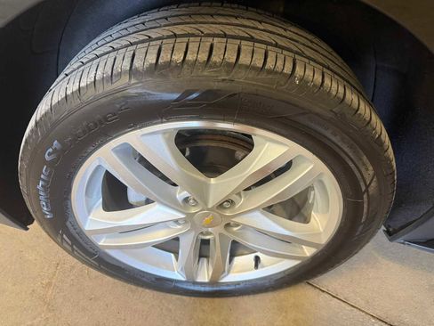 Used 2018 Chevrolet Equinox Premier FWD image 8