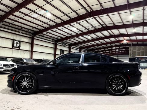 Used 2017 Dodge Charger R/T RWD image 8