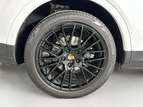Certified 2019 Porsche Cayenne image 13