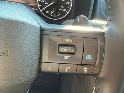 Used 2025 Nissan Rogue SV FWD image 13