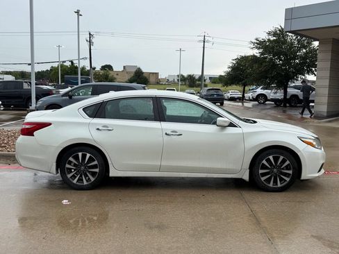 Used 2016 Nissan Altima 2.5 SV FWD image 6