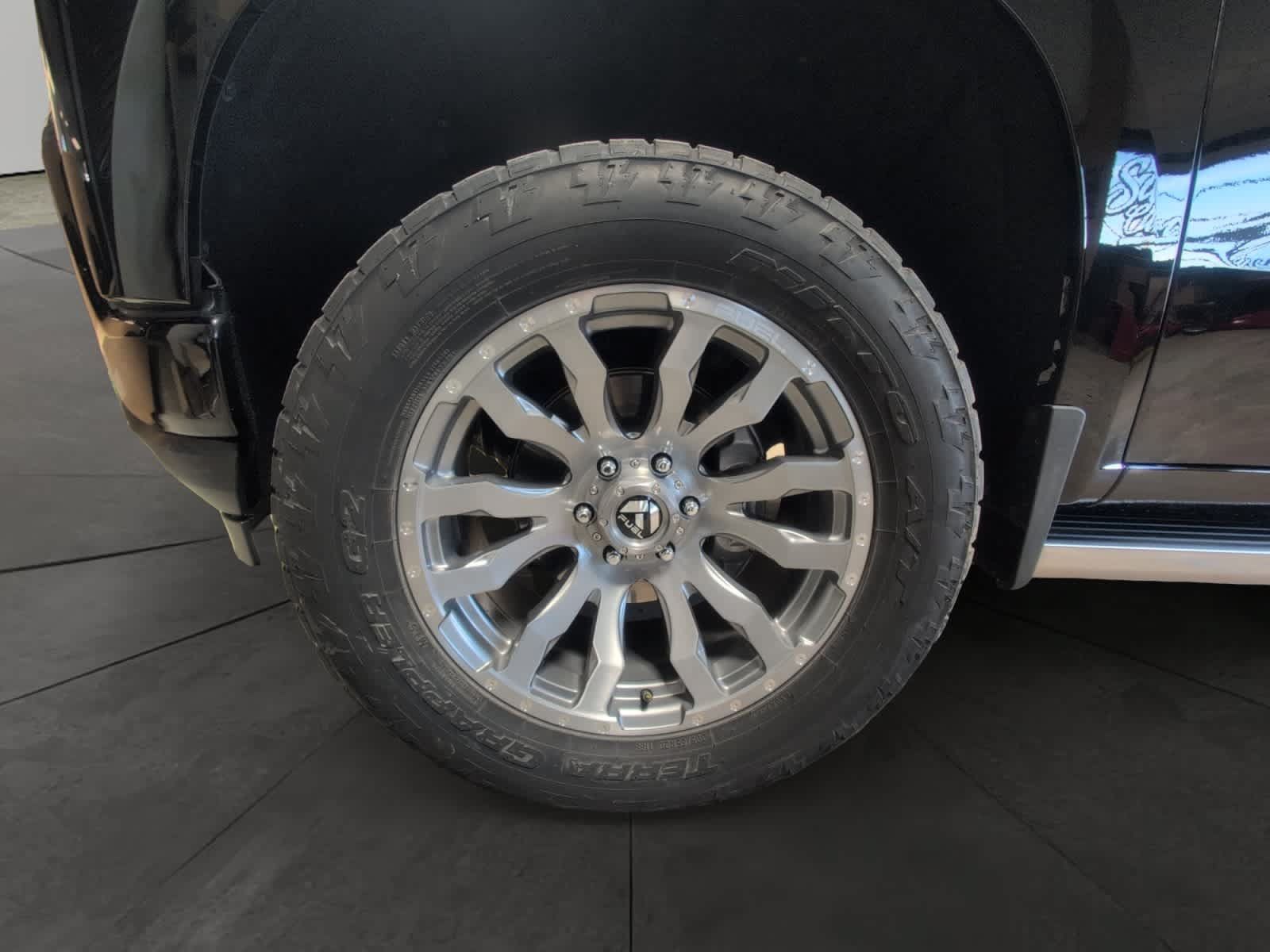 Used 2019 Chevrolet Silverado 1500 High Country w/ Technology Package AWD/4WD image 14