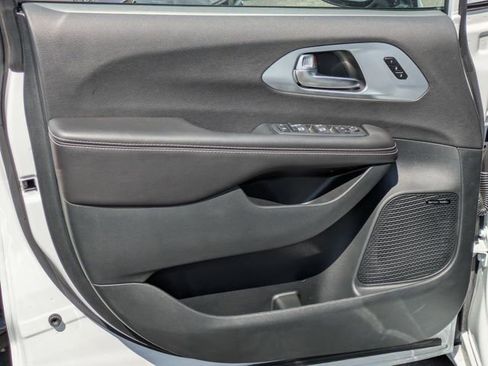 New 2026 Chrysler Pacifica Limited AWD/4WD image 12