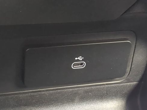 Used 2025 Land Rover Defender 110 S image 32