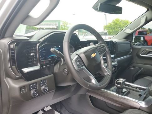 Used 2022 Chevrolet Silverado 1500 LTZ w/ LTZ Premium Package AWD/4WD image 9