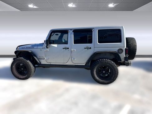 Used 2012 Jeep Wrangler Altitude image 2