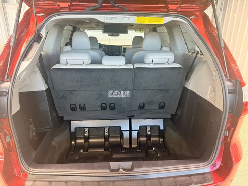 Used 2015 Toyota Sienna Limited Premium w/ Advanced Technology Package FWD image 16
