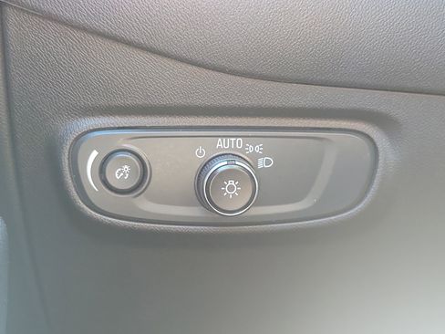 Used 2024 Chevrolet Equinox LT image 32