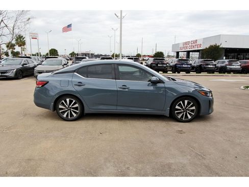 Used 2024 Nissan Sentra SV w/ SV Premium Package image 5