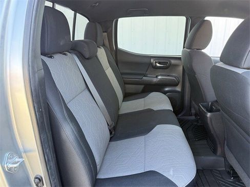 Used 2022 Toyota Tacoma TRD Off-Road image 31