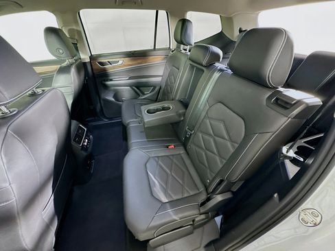 Used 2025 Volkswagen Atlas SE image 26