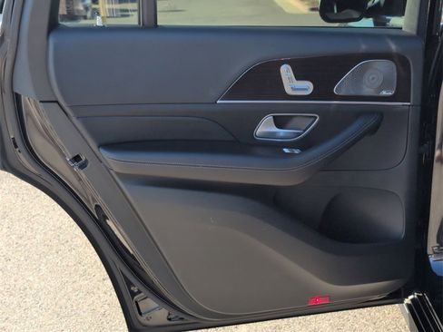 Used 2025 Mercedes-Benz GLS 450 4MATIC image 23