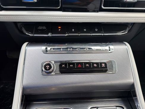 New 2026 Lincoln Aviator AWD image 32