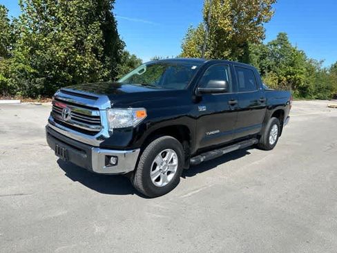 Used 2017 Toyota Tundra SR5 w/ SR5 Upgrade Package AWD/4WD image 2