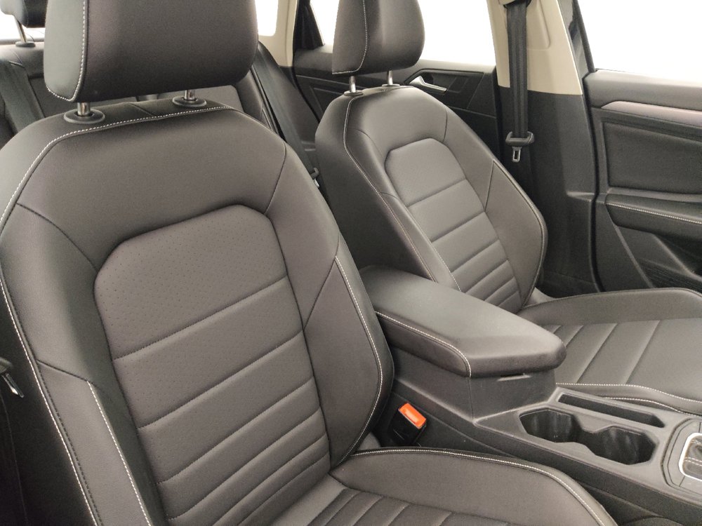 Used 2024 Volkswagen Jetta SE w/ Panoramic Sunroof Package FWD image 21