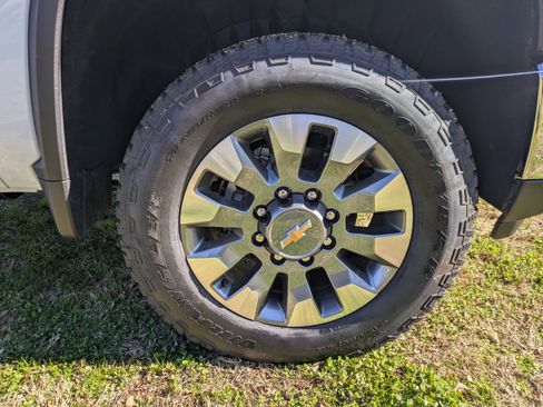 Used 2025 Chevrolet Silverado 2500 LT image 11