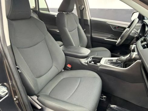 Used 2021 Toyota RAV4 LE AWD/4WD image 26