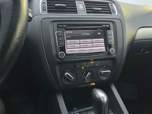Used 2014 Volkswagen Jetta SE image 19