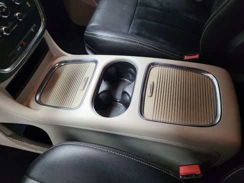 Used 2018 Dodge Grand Caravan SXT image 26