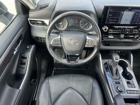 Used 2020 Toyota Highlander Limited image 15