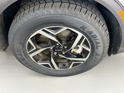 Used 2025 Kia Sportage LX image 11