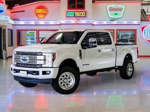 Used 2017 Ford F250 Platinum w/ Platinum Ultimate Package image 2