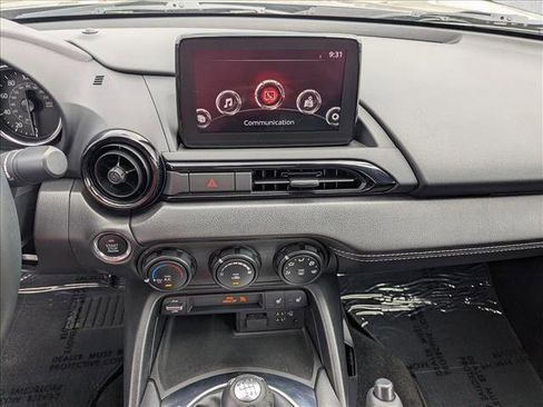 Used 2022 MAZDA MX-5 Miata Club RWD image 13