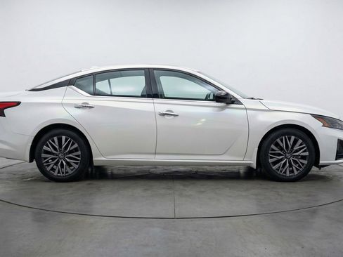 Used 2025 Nissan Altima 2.5 SV image 11