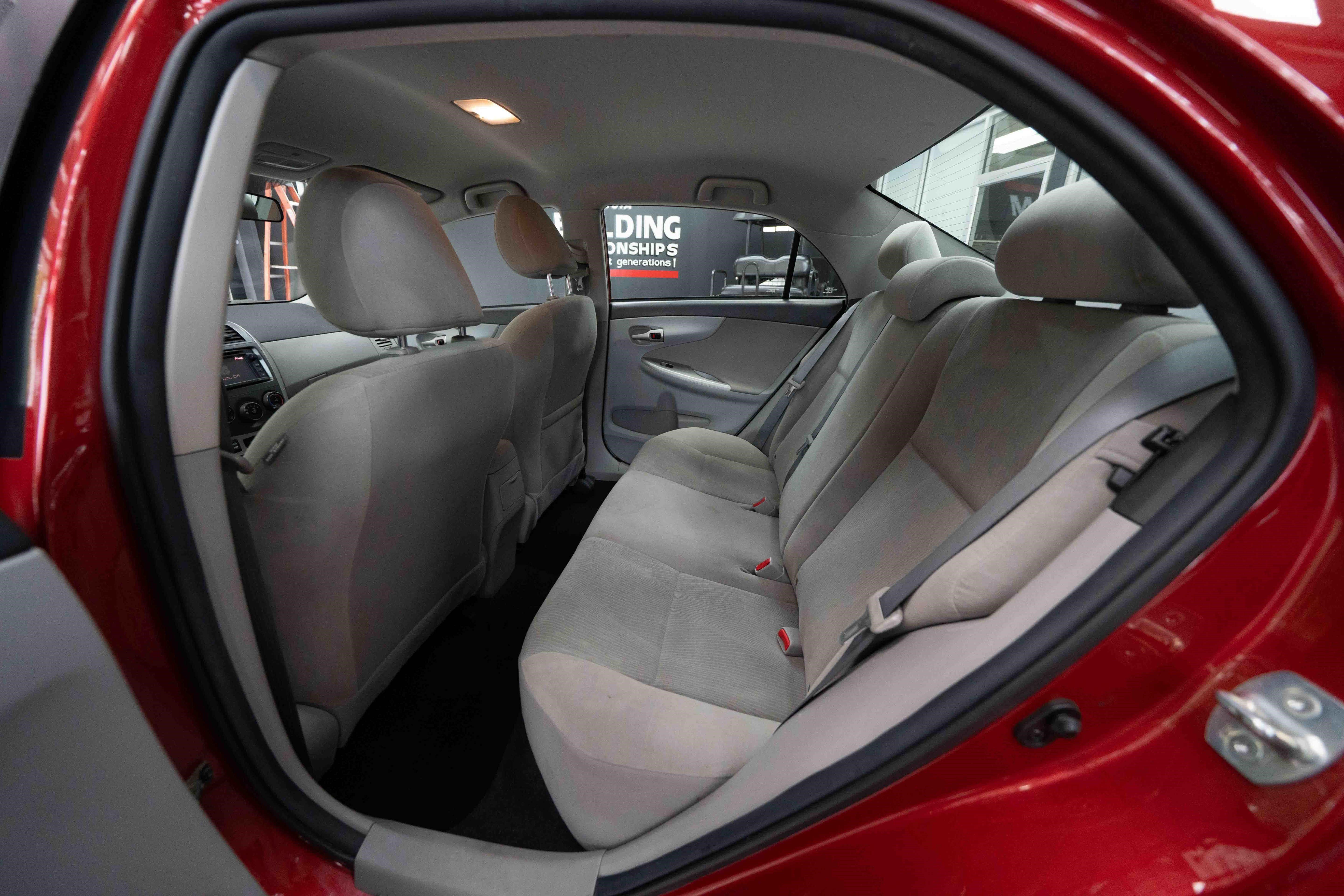Used 2013 Toyota Corolla LE FWD image 23