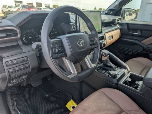 Used 2025 Toyota 4Runner Limited w/ Tow Technology Package AWD/4WD image 9
