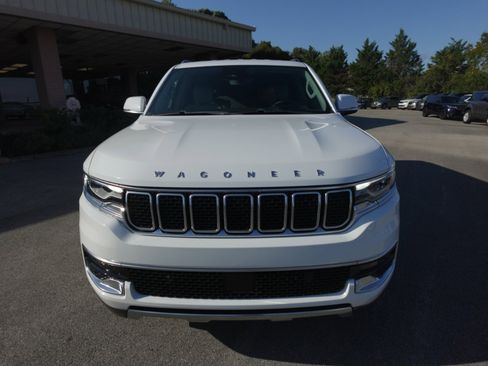 Used 2022 Jeep Wagoneer Series III w/ Flexible Seating Group image 6