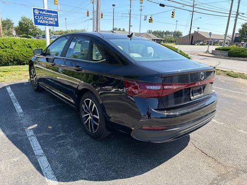 Used 2025 Volkswagen Jetta SE FWD image 7