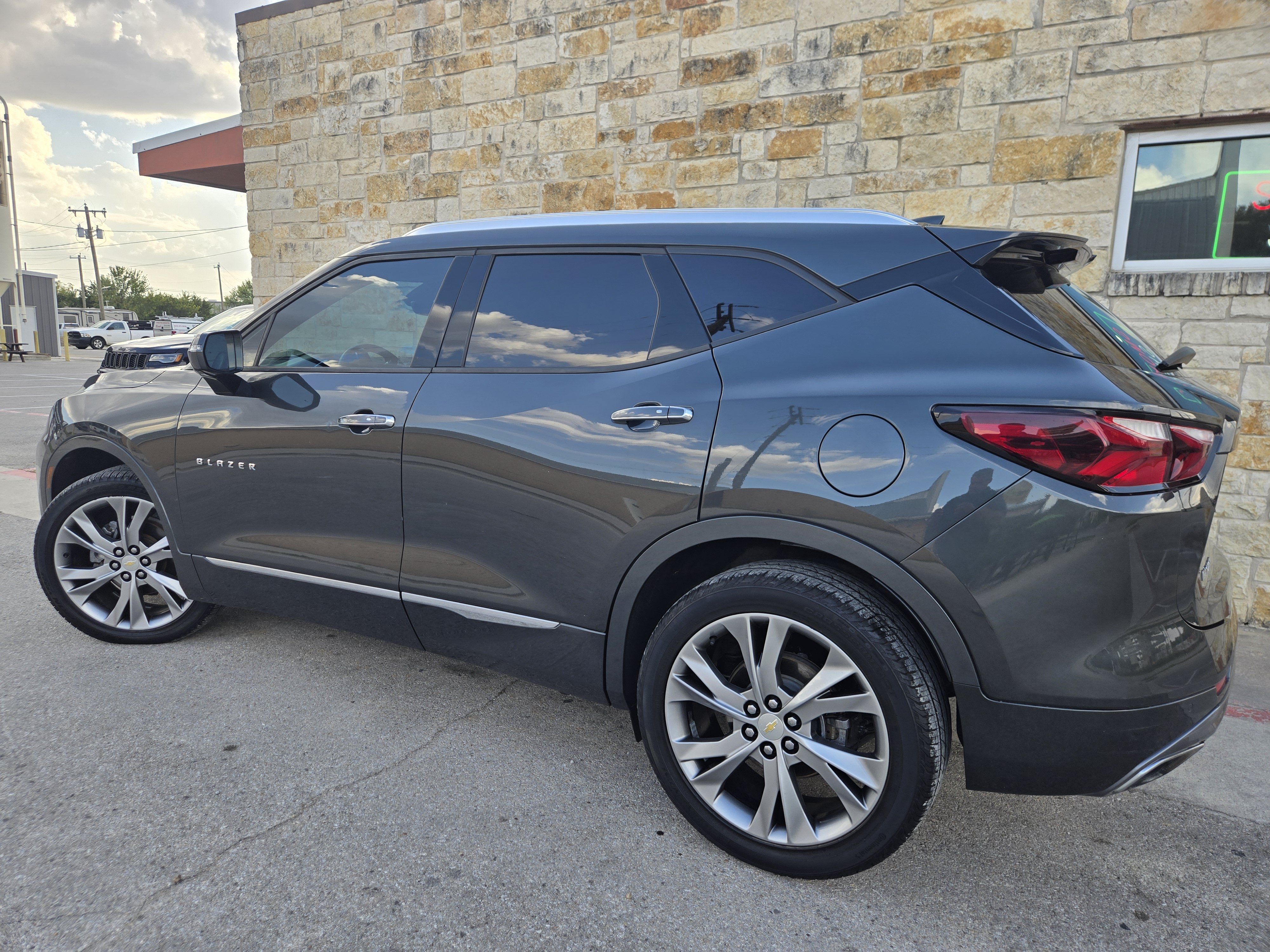 Used 2019 Chevrolet Blazer Premier w/ Sun and Wheels Package FWD image 3