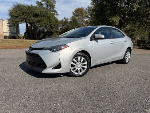 Used 2018 Toyota Corolla LE image 30