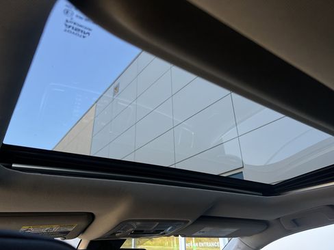 Used 2019 Toyota Highlander XLE image 23