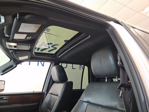 Used 2012 Lincoln Navigator 4WD image 23