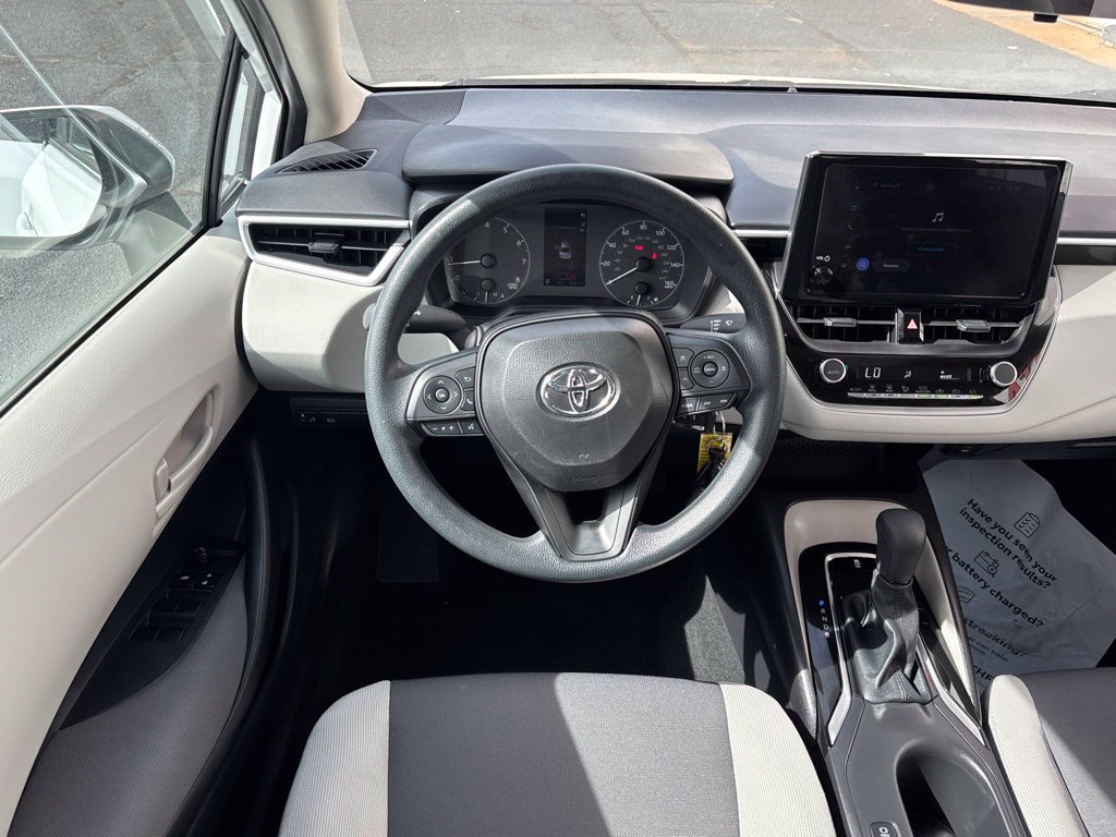 Used 2025 Toyota Corolla LE FWD image 3