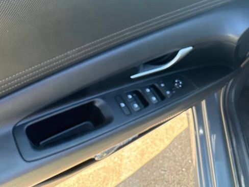 Used 2025 Hyundai Elantra Hybrid FWD image 11